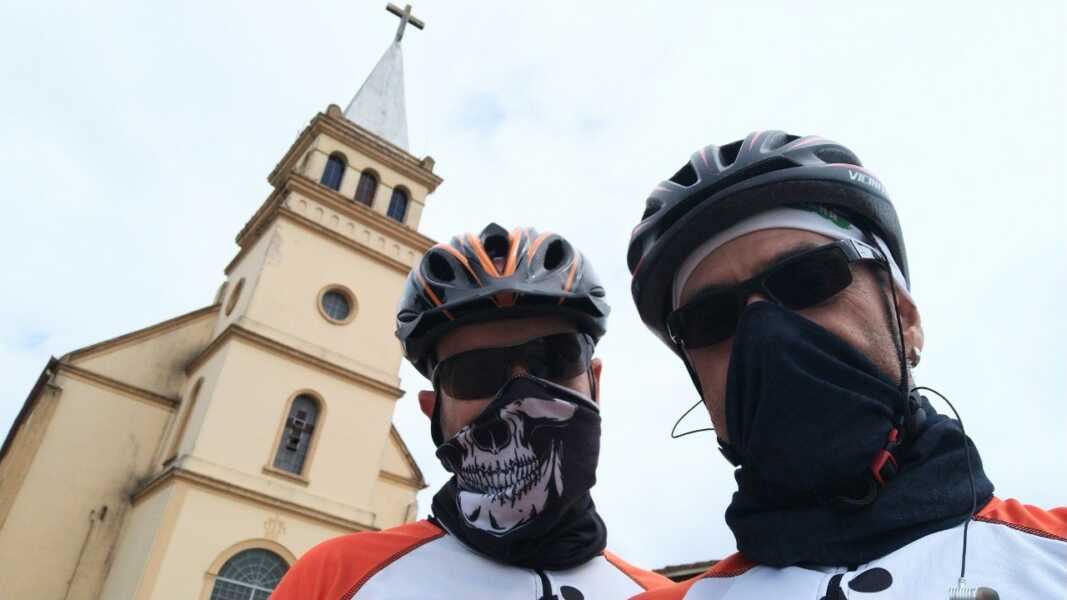 Rolezinho de dupla de ciclistas já percorreu cinco cidades da RMC