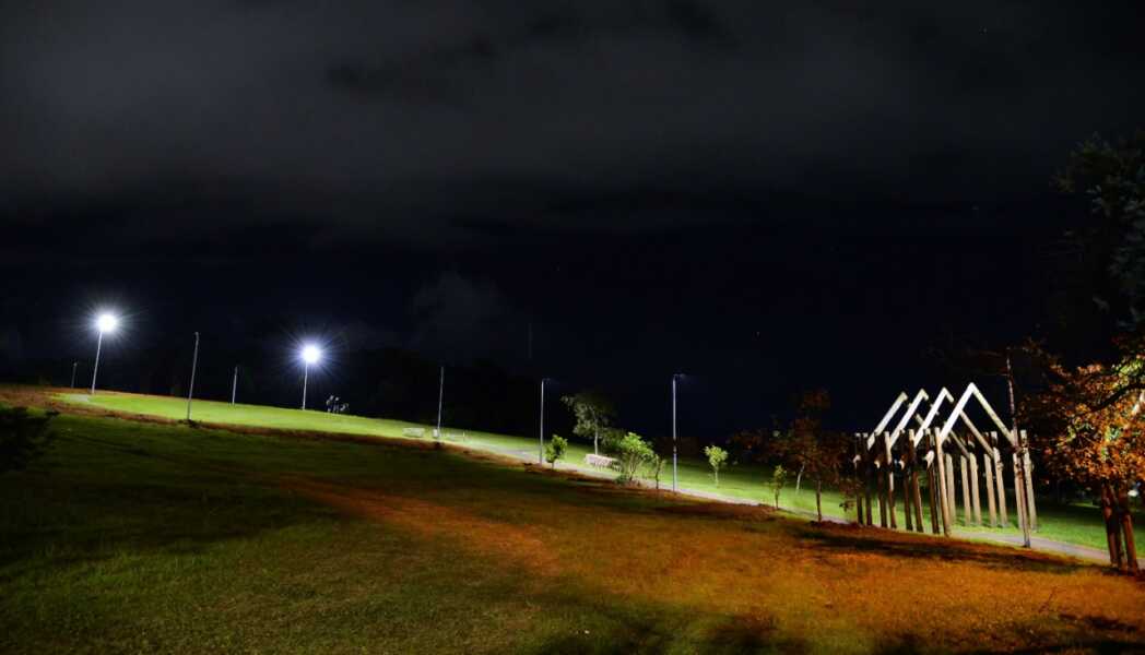 Pedido antigo, pista do bosque do Parque Cachoeira ganha iluminação