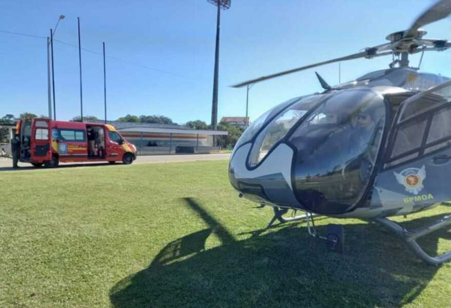 Briga de casal acaba com o homem esfaqueado pela companheira