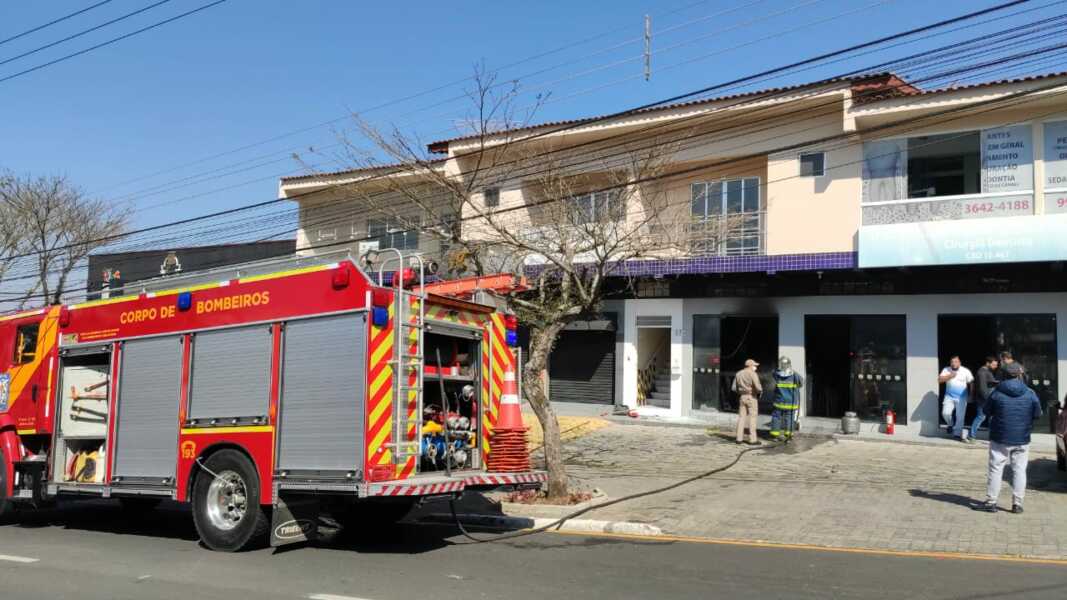 Fritadeira teria provocado incêndio em lanchonete no Centro