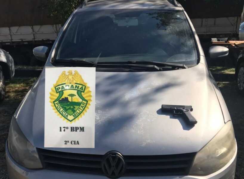 PM recupera veículo roubado e prende homem com simulacro de pistola