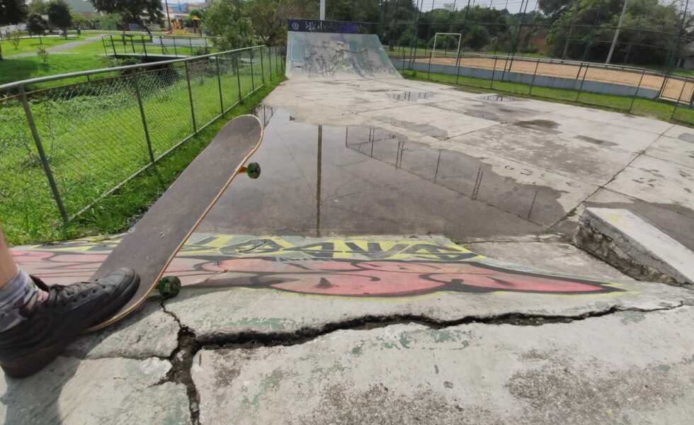 Praticantes de skate e roller reclamam das condições da pista do Tayrá