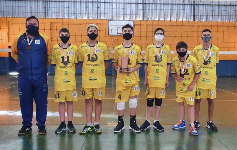 Vôlei masculino enfrenta jornada intensa de competições