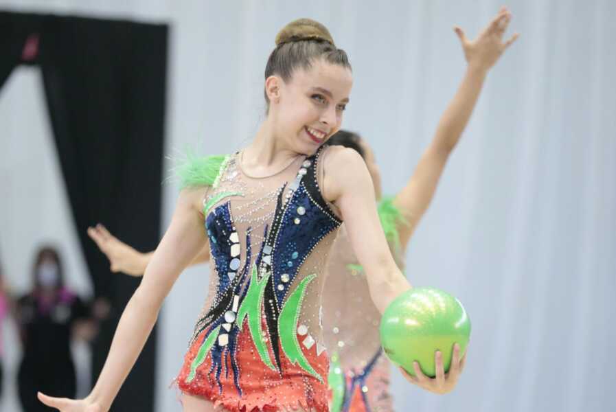 Araucariense é campeã brasileira juvenil de ginástica rítmica