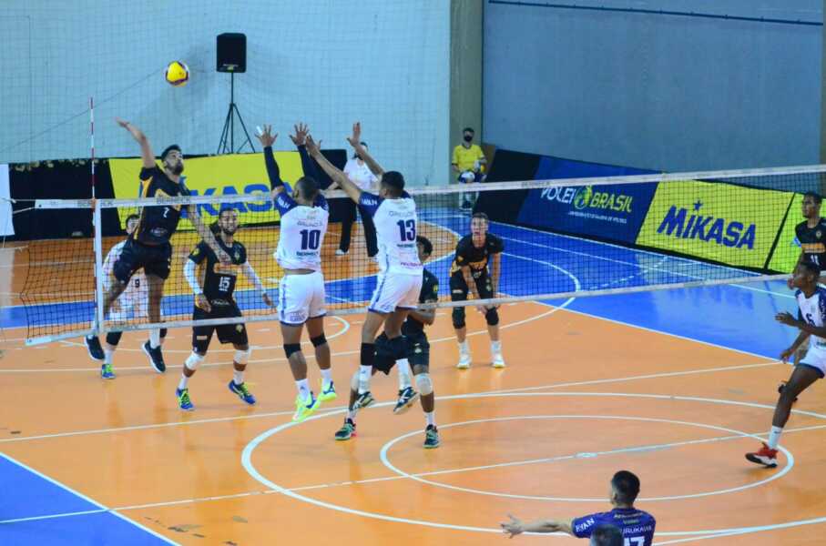 Vôlei de Araucária estreia com vitória e agora enfrentará o favorito ao título