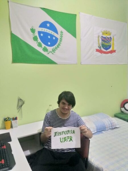 Jovem autista é aprovado no vestibular de História da UFPR