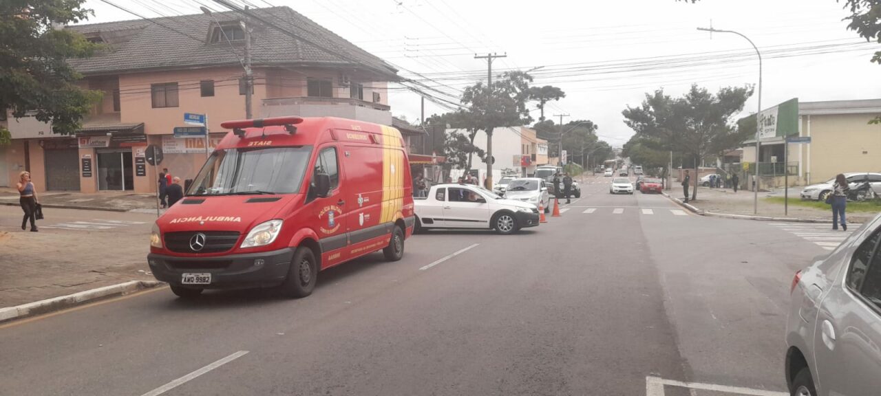 Idoso e uma criança são atropelados na Avenida Archelau de Almeida Torres