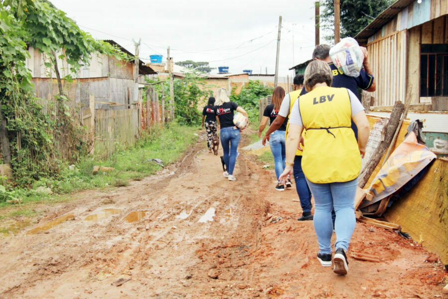 LBV doa cestas básicas para 70 famílias do bairro Capela Velha