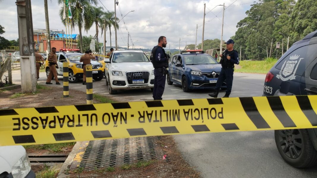 Homem é executado em plena luz do dia, dentro de um veículo Audi, no jardim Alvorada