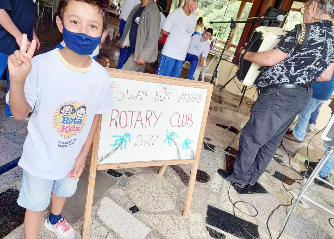 Rotary Club de Araucária promove dia festivo para alunos da APAE