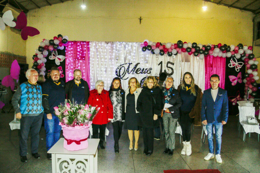 Marcada por muita emoção, Festa de Debutantes do Colégio Agalvira foi um sucesso