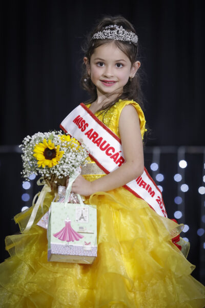 Beleza, glamour e muitos sonhos na passarela marcaram o Miss Araucária