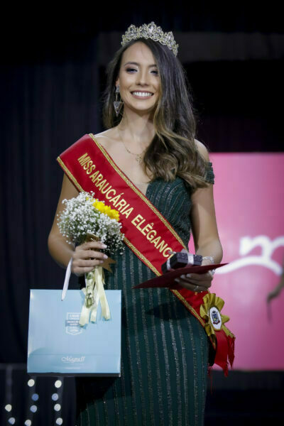 Beleza, glamour e muitos sonhos na passarela marcaram o Miss Araucária