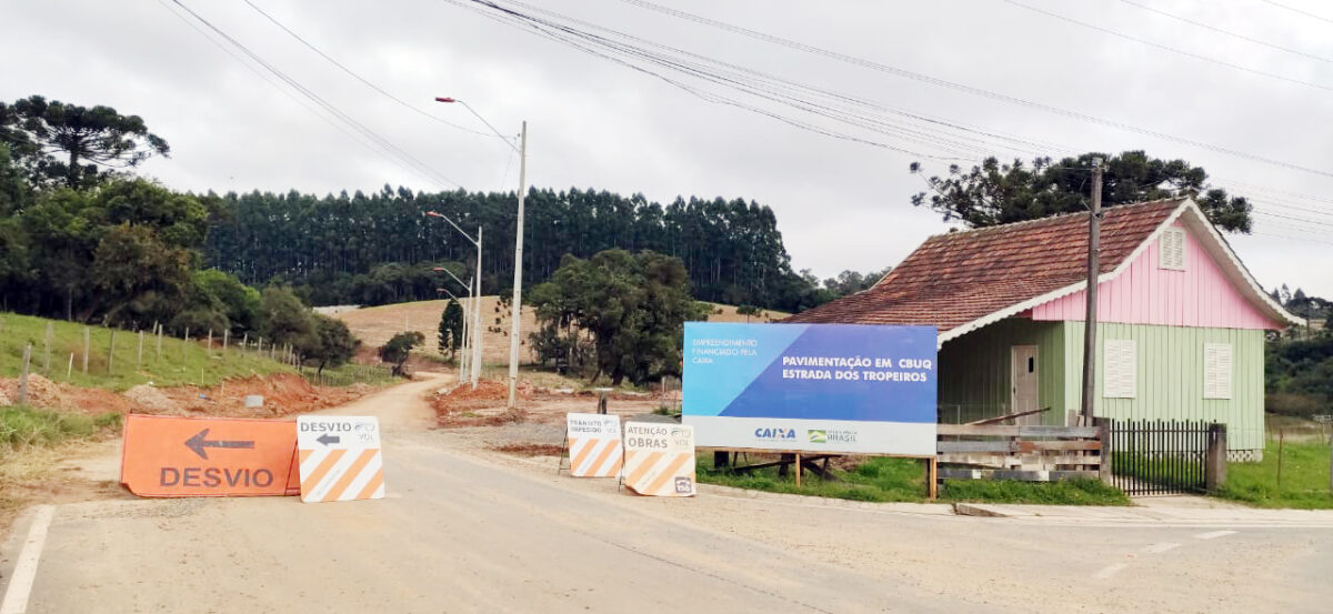 Pavimentação no novo trecho da Estrada dos Tropeiros já começou