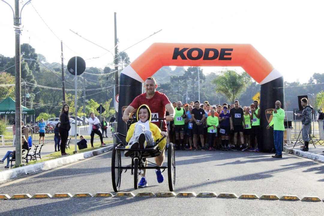 Corrida Volta ao Parque reuniu mais de 400 inscritos e arrecadou creca de 500kg de alimentos