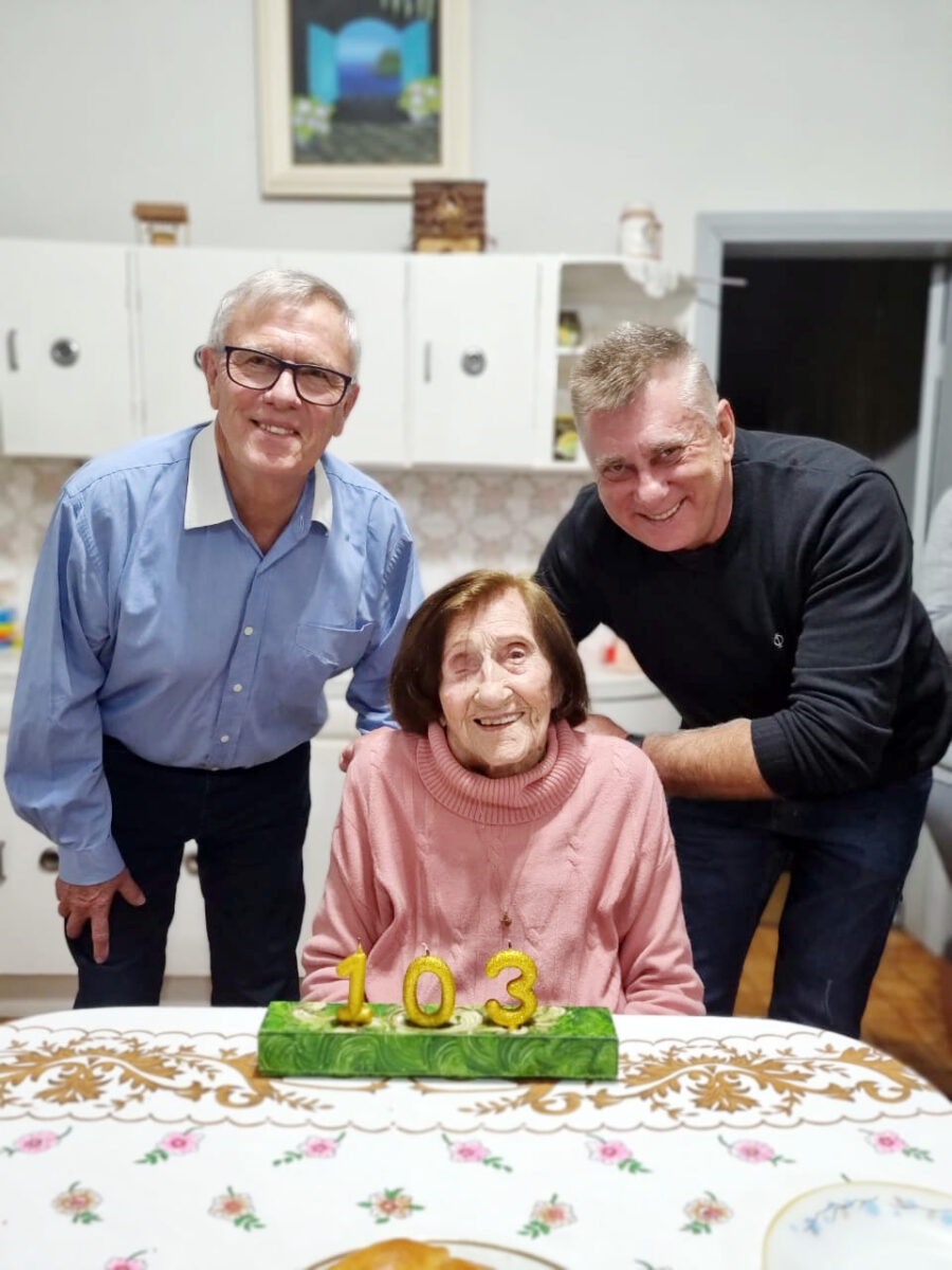 Dona Genoveva Mikosz celebra 103 anos de vida esbanjando saúde e bom humor