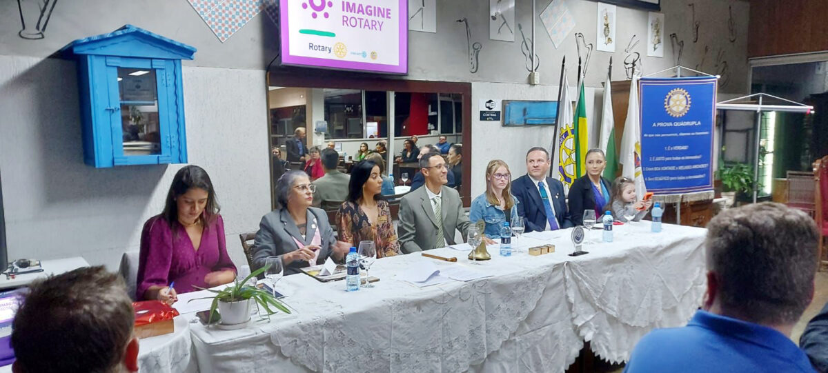 Novo presidente e Conselho Diretor do Rotary Clube Araucária tomam posse