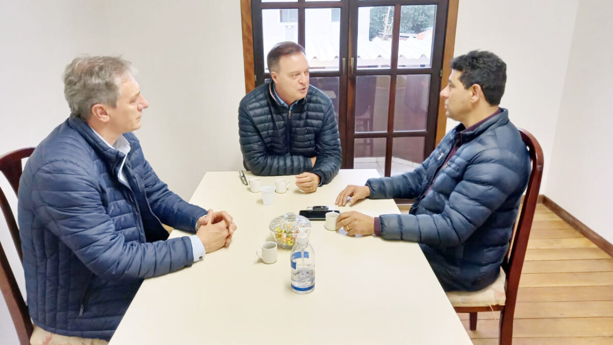 Em pré-campanha, Valdecir Santos visita prefeito de Colombo