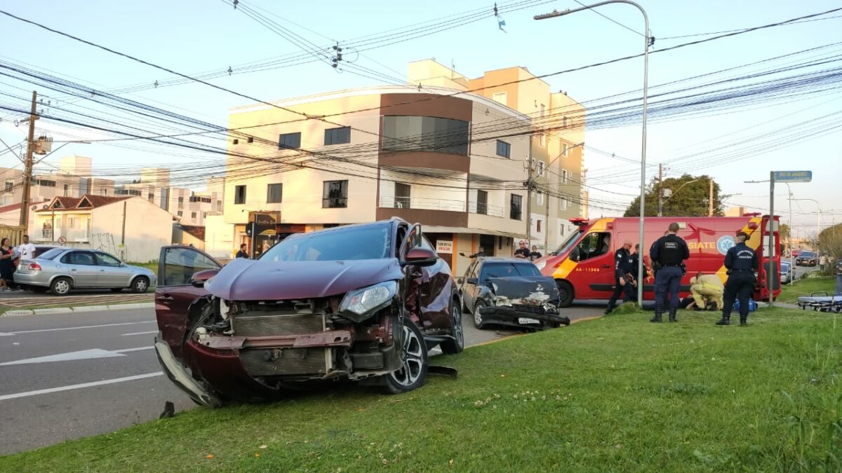 Acidente próximo ao Ginásio Joval deixa duas pessoas feridas