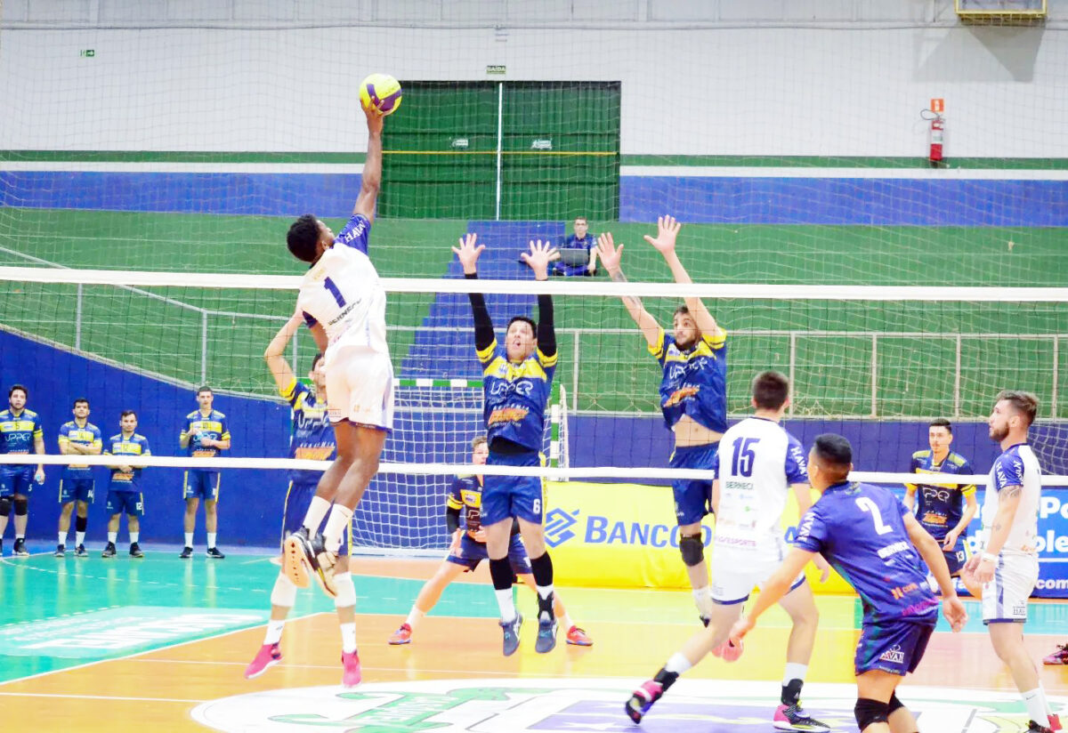 Voleibol masculino volta às quadras para enfrentar o Cascavel