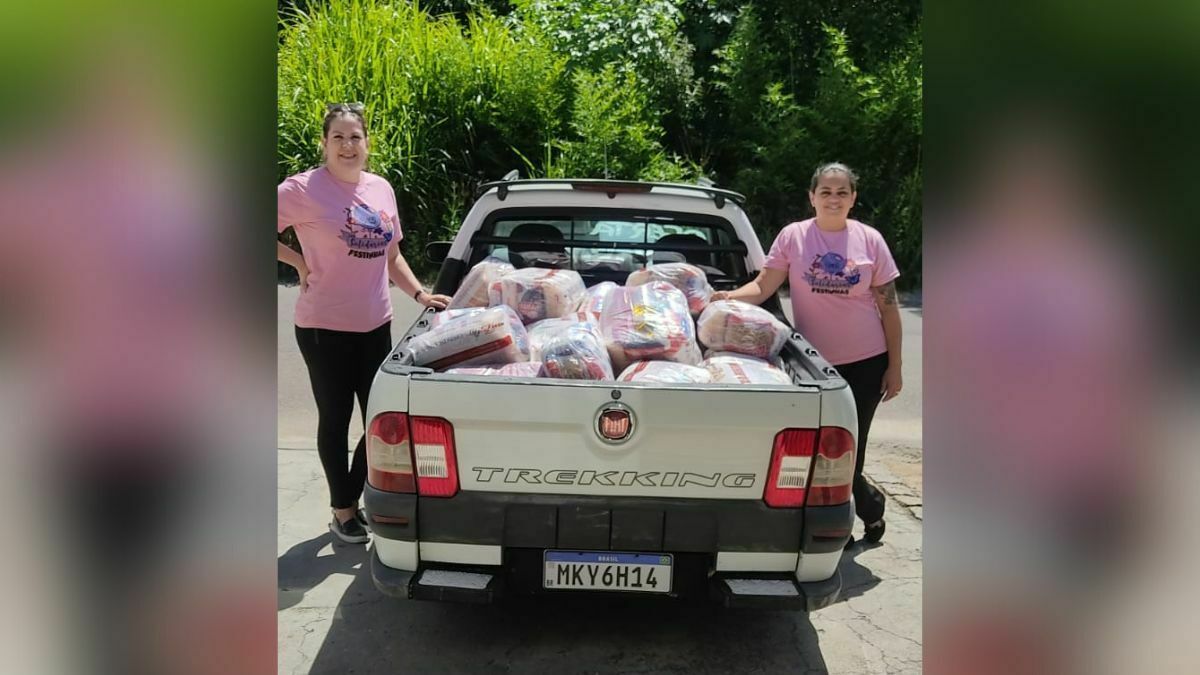 Voluntária arrecada cestas de Natal para coletores de recicláveis