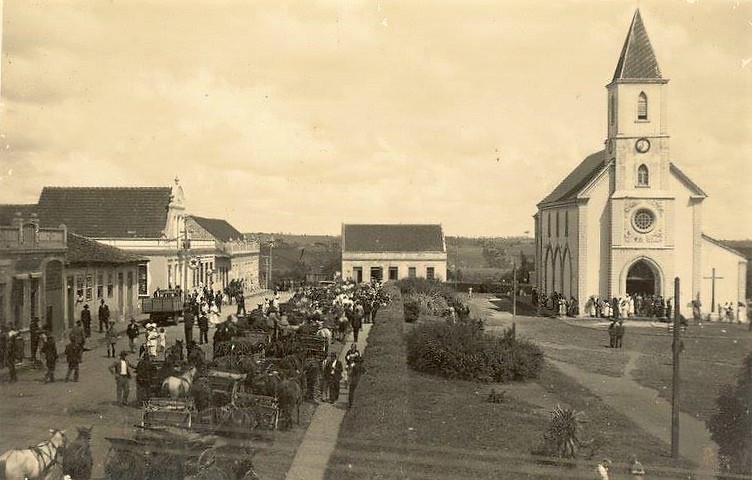 Praça Dr. Vicente Machado, o centro de Araucária