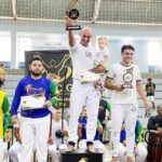 Mestre Canarinho sobe no lugar mais alto do pódio na Taça de Capoeira Tamandaré