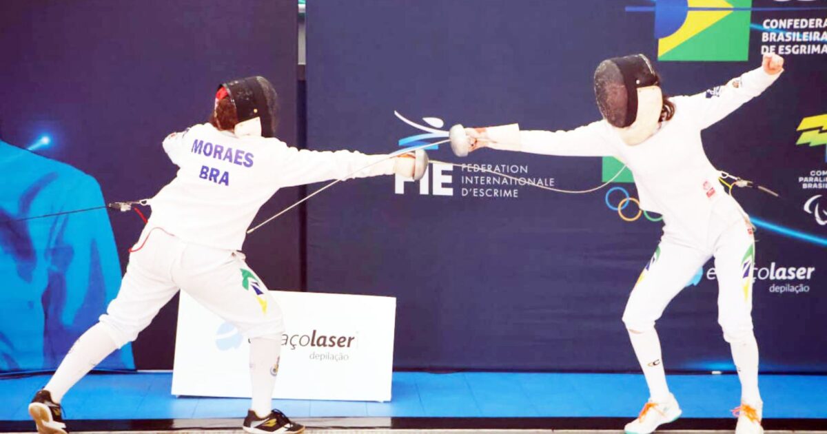 Jovem GabrielaMoraes continua brilhando na esgrima