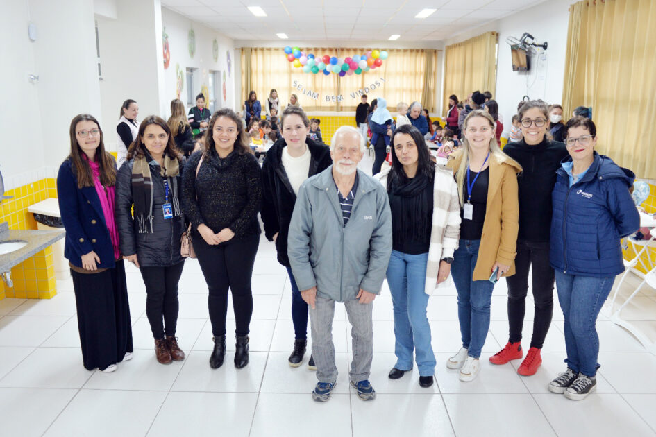 Adesi Coating doa uniformes para crianças do Cmei Profª Tereza Dias de Andrade