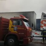 Incêndio em rodas de carreta causa congestionamento na BR-476, em Araucária