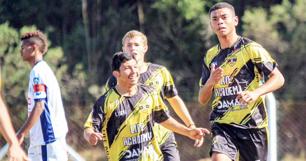 Sub15 e Sub17 do Araucária ECR estão afinados para a 2ª fase do Paranaense