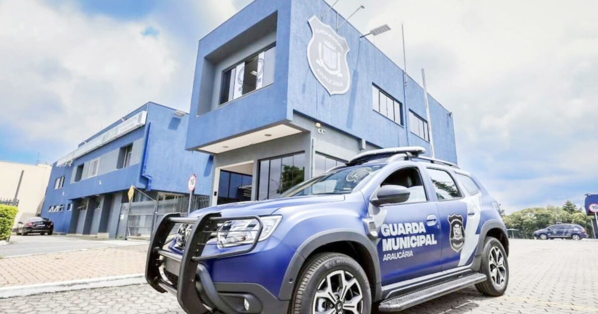 Homem embriagado agride a esposa e filho aciona a polícia