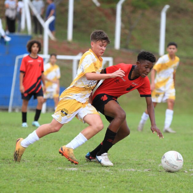 Times Sub14 e Sub16 do Araucária ECR vão bem nos Paranaenses das duas categorias