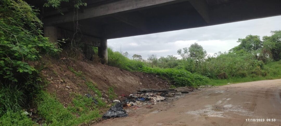 Corpo de homem com marcas de tiros é encontrado debaixo de viaduto próximo à empresa Cassol