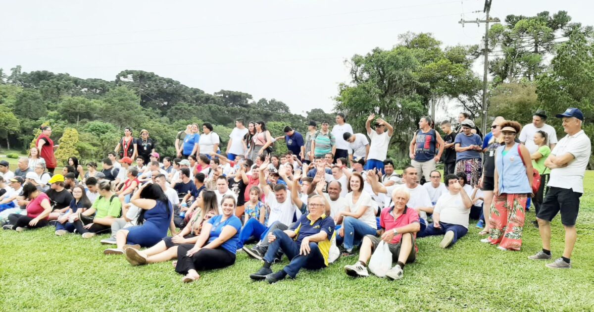 Alunos da APAE Araucária se divertiram em dia festivo promovido pelo Rotary Club