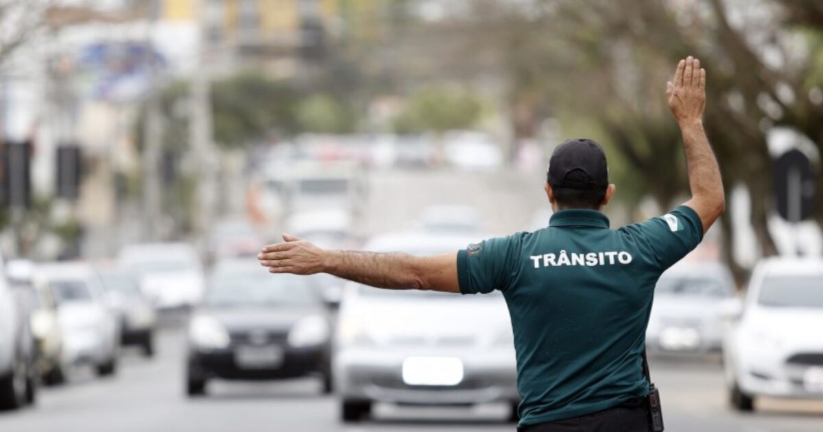 Notas políticas: Agentes de trânsito