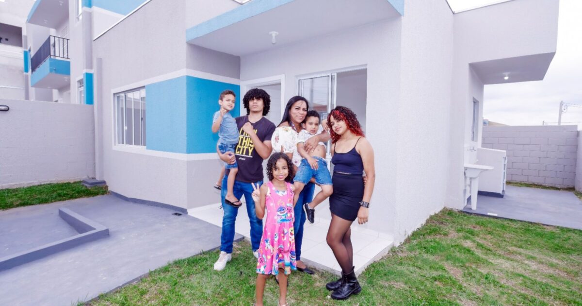 Prefeitura entrega conjunto habitacional para famílias carentes da cidade