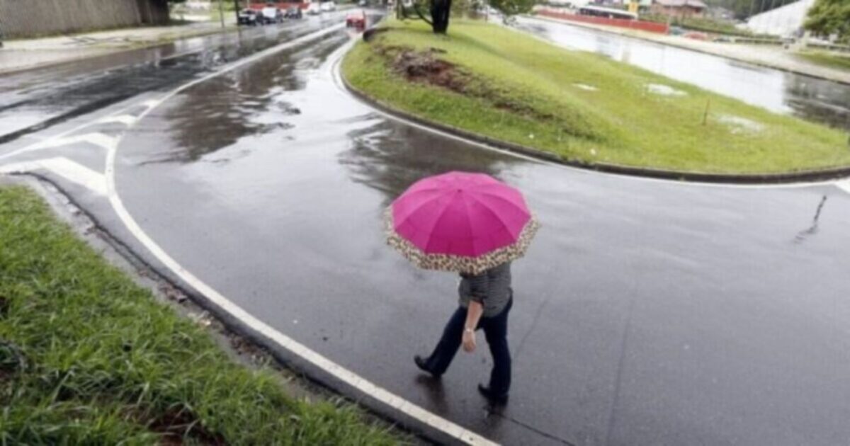 Chuva continua e temperatura não irá passar de 32°C