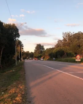 Fluxo de veículos no acesso ao Campo Redondo é intenso