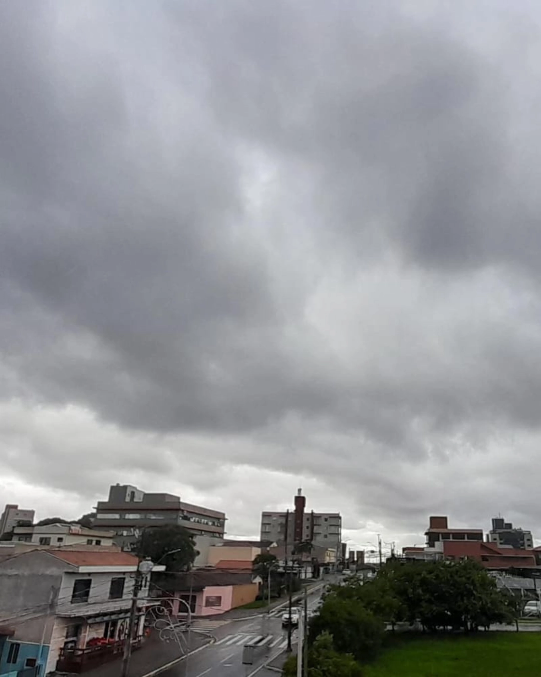 Imagem de destaque - Início da semana terá céu nublado, mas sem sinal de chuva