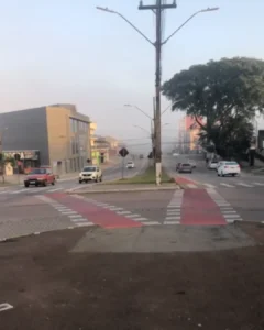 Condição do trânsito na rotatória da rua Santa Catarina com a Manoel Ribas