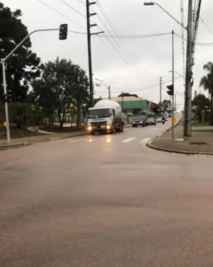 Trânsito tranquilo no cruzamento da Marcelino Jasinski