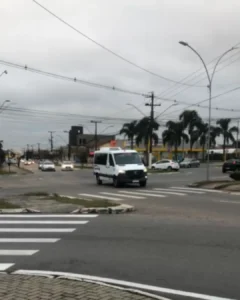 Trânsito tranquilo na rotatória do CSU