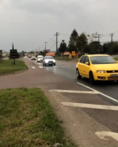 Trânsito tranquilo no cruzamento do Parafuso na PR-423