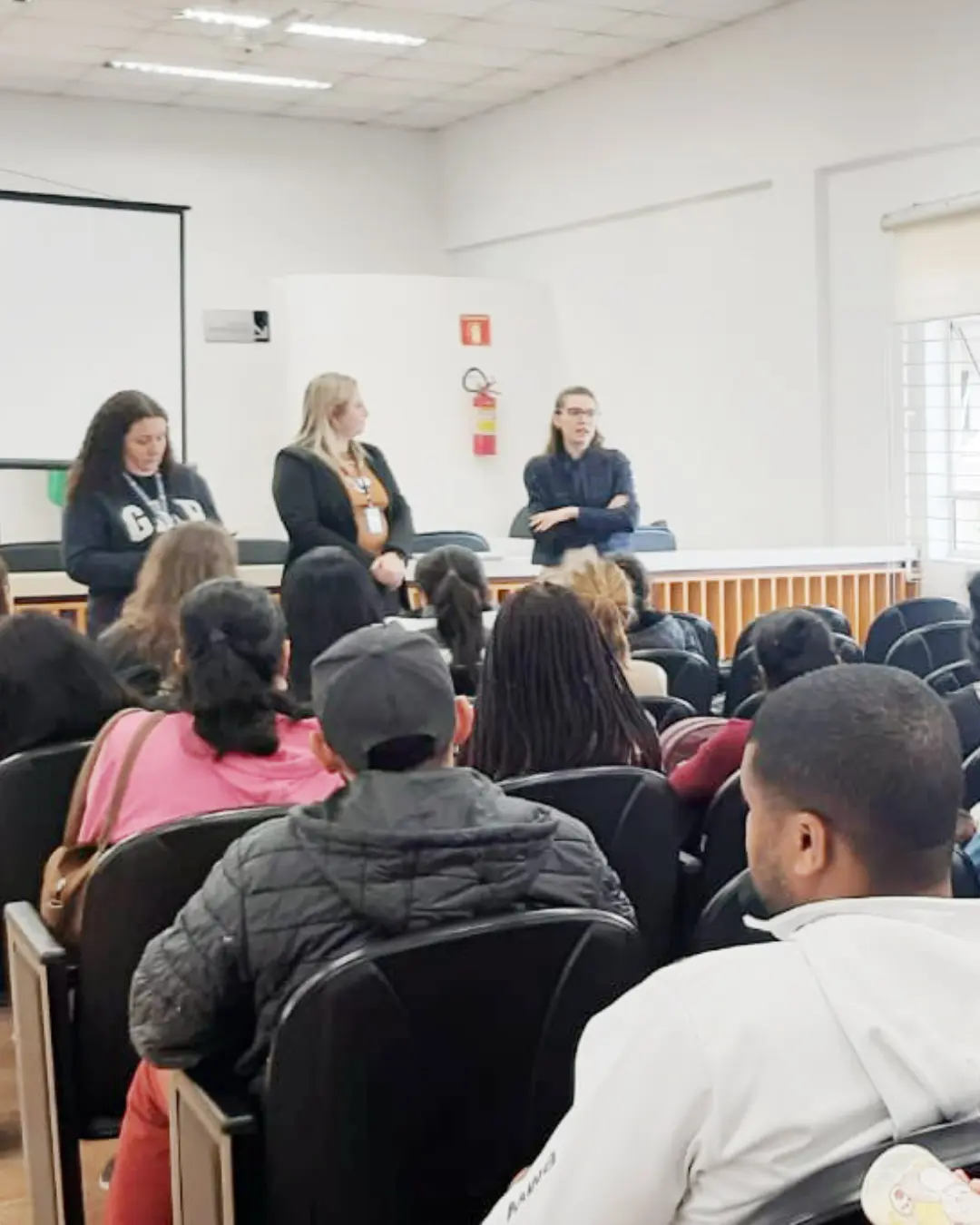 SMED e MP dão “pito” nos pais e responsáveis que não estão mandando os filhos para a escola