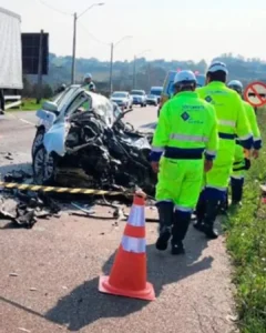 Acidente entre carro e carreta na PR-423 faz uma vítima fatal