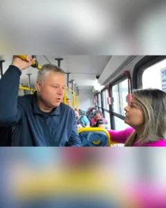 Gustavo embarca no busão para ouvir reivindicações da população