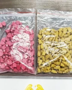 Polícia Militar de Araucária apreende 350 comprimidos de ecstasy e prende dois suspeitos por tráfico de drogas