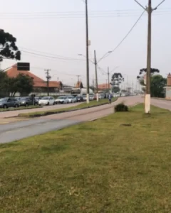 Trânsito intenso na Avenida das Araucárias