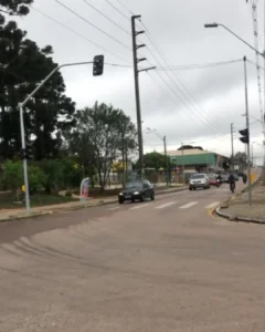 Trânsito intenso na Rua Marcelino Jasinski